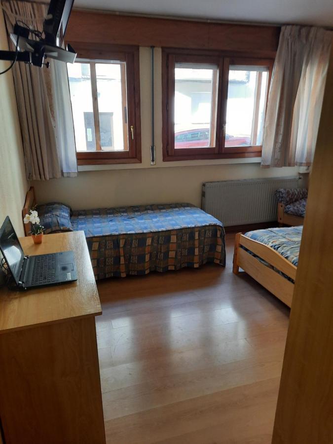 Habitaciones Pension El Parque Sabiñánigo 외부 사진